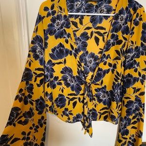 Tie font with bell sleeves